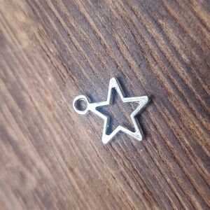P106‎ shining star openwork charm ✨️